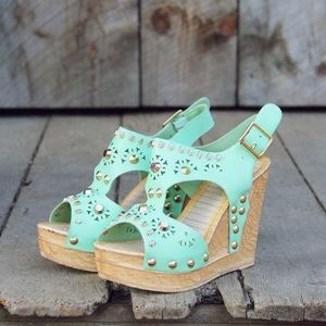 ADORABLE Mint Green Jeweled Wedges
